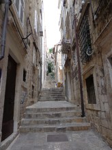 dubrovnik-alley-130926